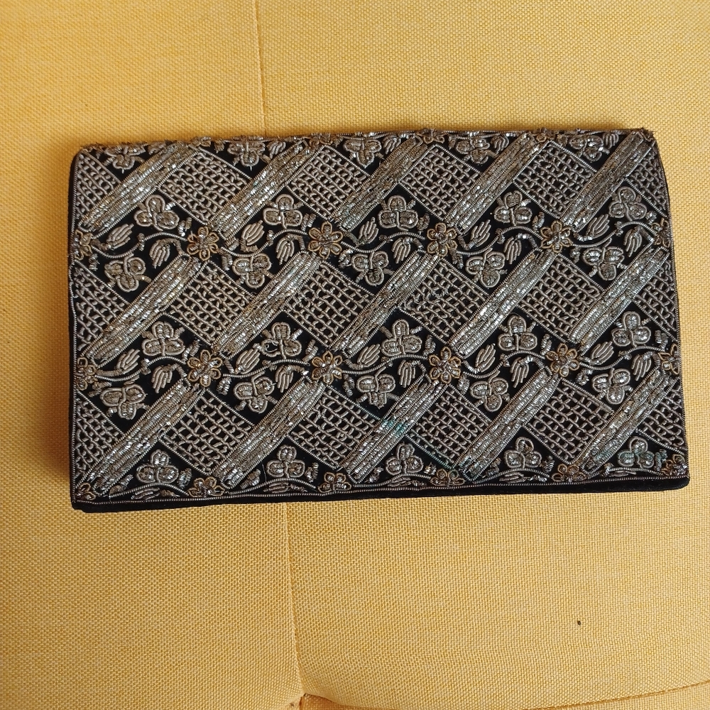 Vintage Walet With Embroidery